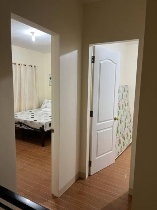 Estilo Apartment 2-Storey Clarin  Экстерьер фото