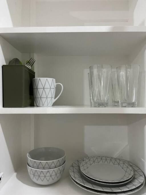 Estilo Apartment 2-Storey Clarin  Экстерьер фото