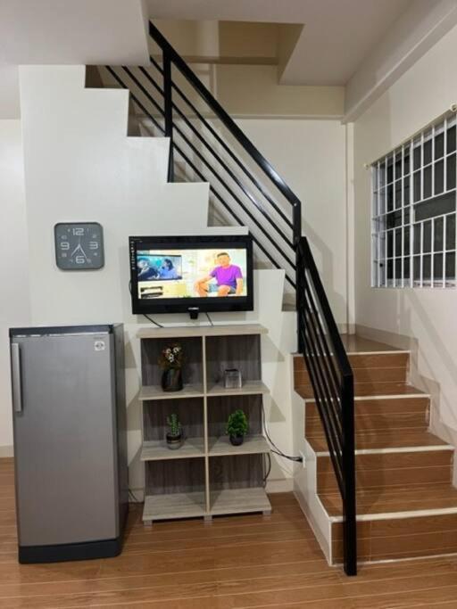 Estilo Apartment 2-Storey Clarin  Экстерьер фото