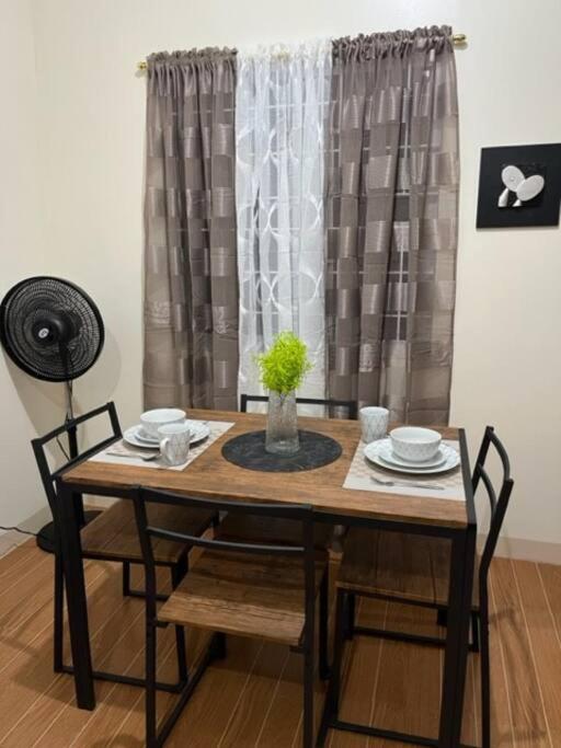 Estilo Apartment 2-Storey Clarin  Экстерьер фото