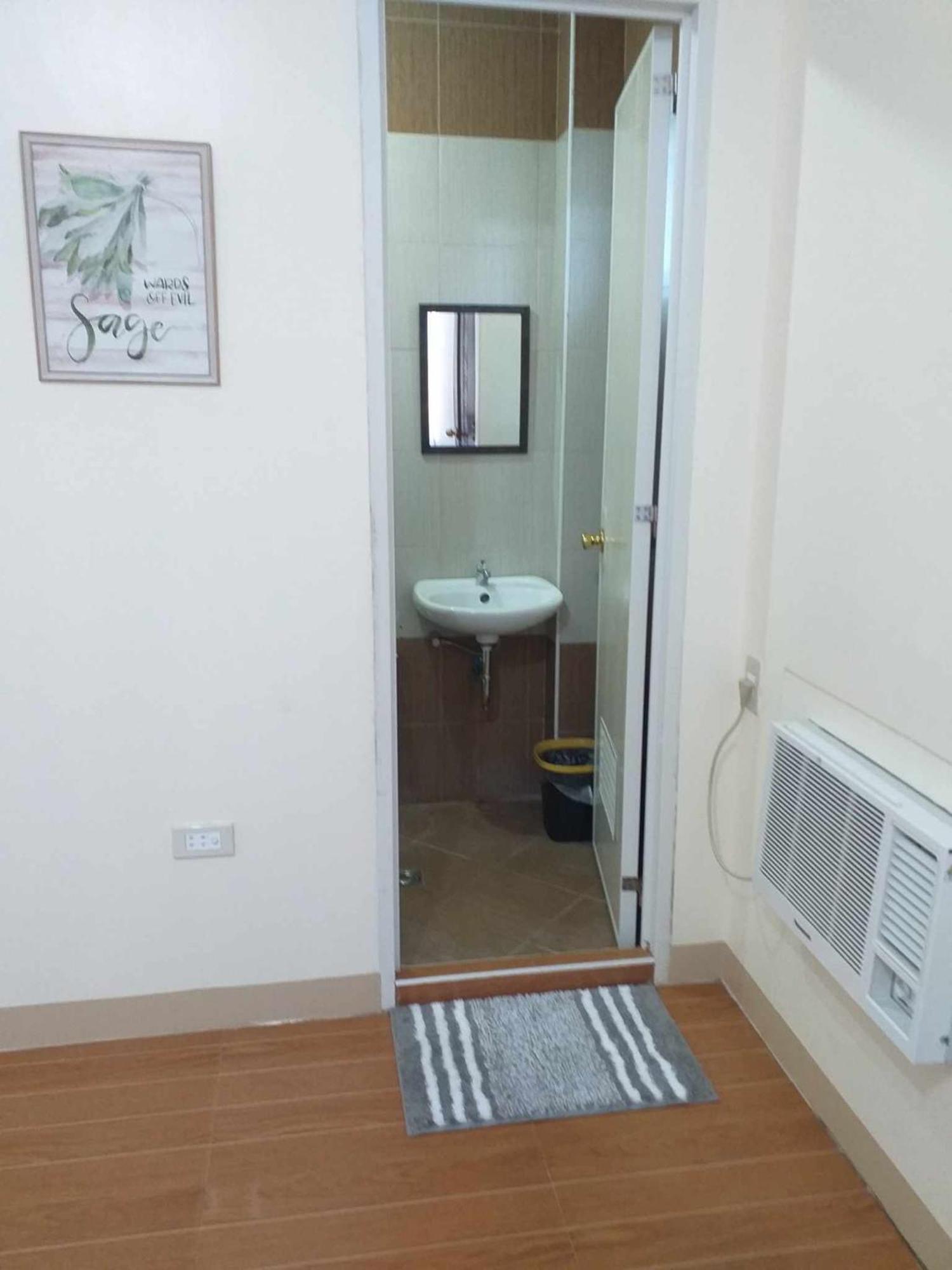 Estilo Apartment 2-Storey Clarin  Экстерьер фото