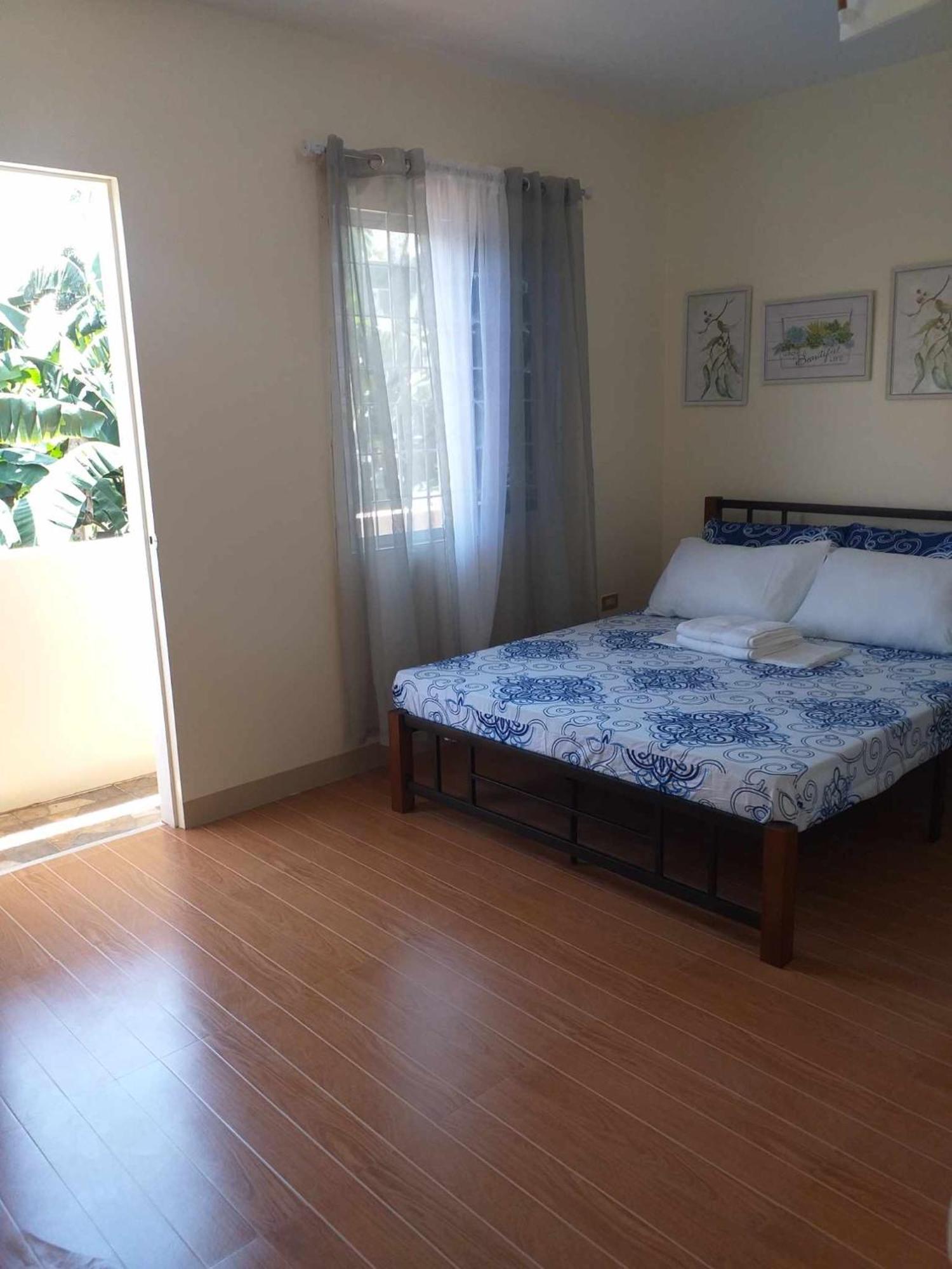 Estilo Apartment 2-Storey Clarin  Экстерьер фото