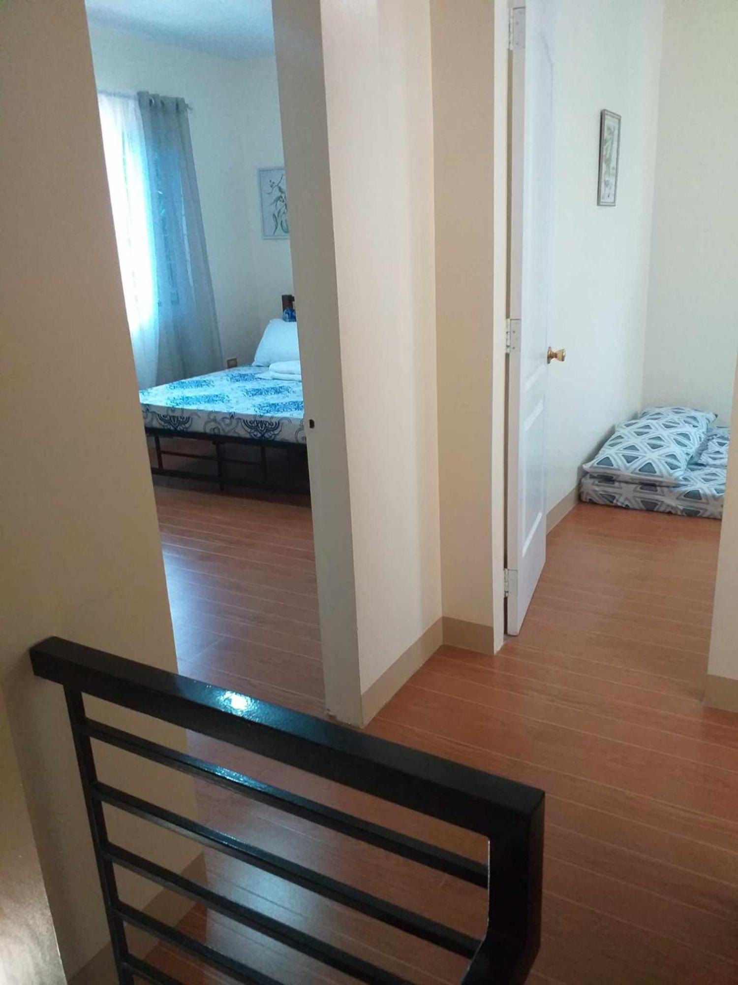 Estilo Apartment 2-Storey Clarin  Экстерьер фото